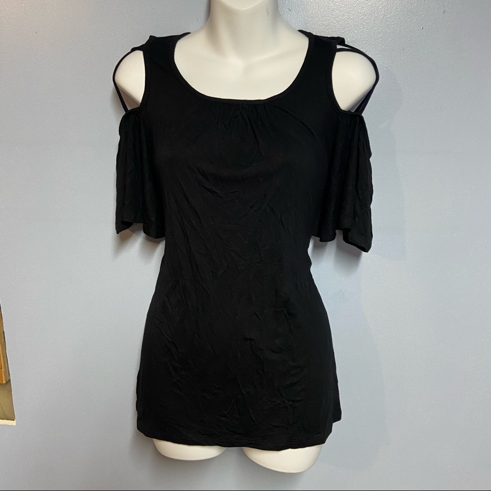Black short sleeve shirt